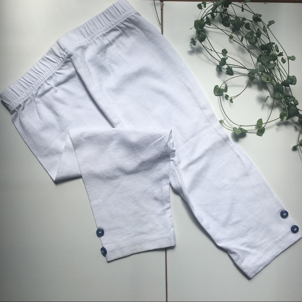 White cropped leggings.